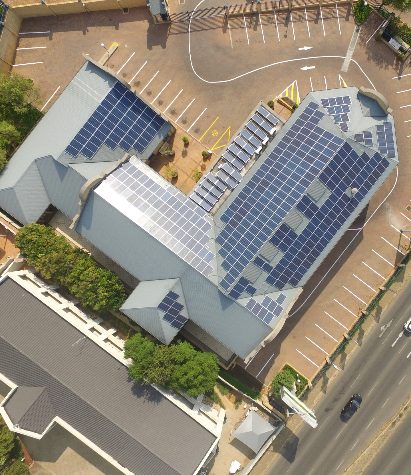 123kwp Hospital, Sunor Solar Solutions, Sandton, South Africa (5)@2x-2