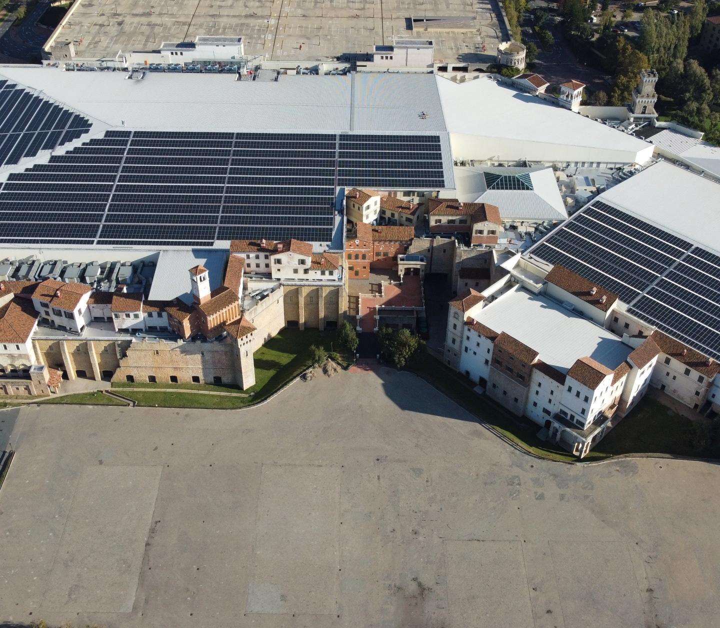 4.7MW_Monte Casino site_Johannesburg, South Africa_installed by Advanced Energies  (2) (1)@2x